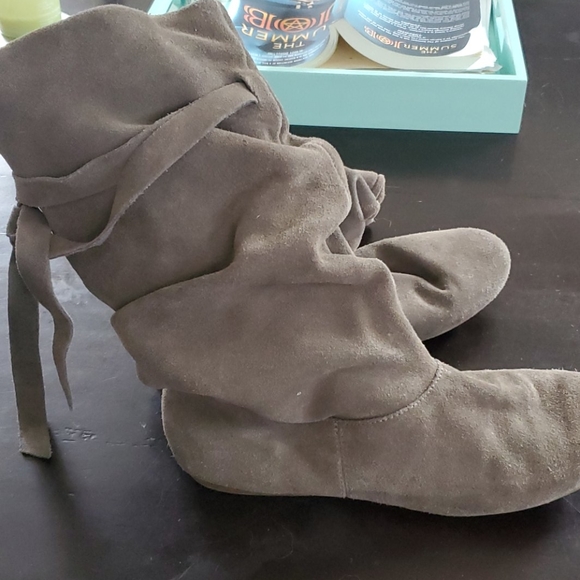 Boots - Picture 2 of 3